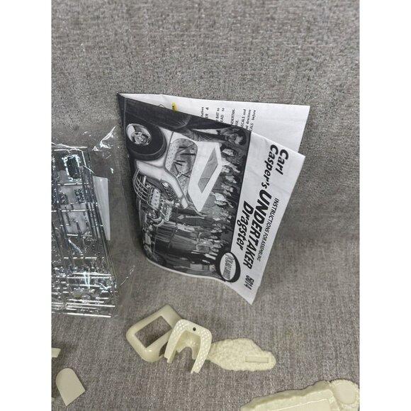 Carl Casper's Undertaker Dragster by Polar Lights  #5014 Model Kit - Picture 6 of 9